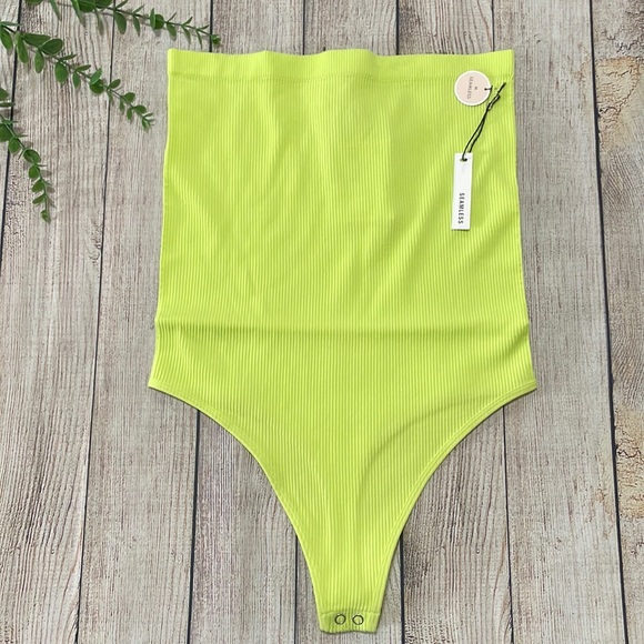 🌸 Clearance! 🌸 Strapless Bodysuit Lime Color Size M - Picture 2 of 7